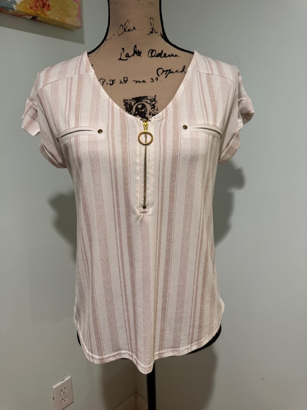 Fifty Street Striped V-Neck Zip Front Women’s Top - Blush/White size small